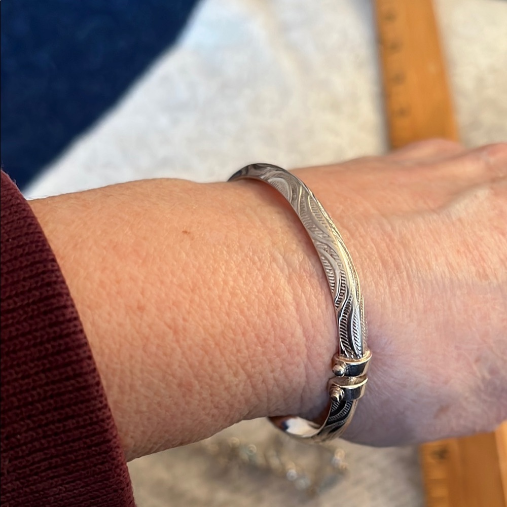 NWOT hinged Silver bangle Bracelet